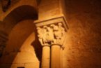 Detalle del capitel derecho del baldaquino derecho de la Iglesia del Monasterio de San Juan de Duero, Soria.